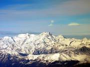 Groupe du Mont Rose avec domaine skiable au centre de l'image