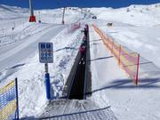 Tapis roulant accessible au public à la station supérieure