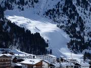 Vue sur la piste facile au téléski Ochsenkopflift