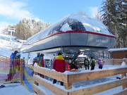 Le personnel est présent au télésiège.