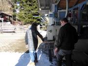 Aide à l'embarquement au télésiège une place