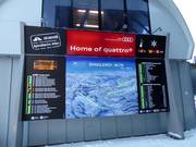 Panneau d'information détaillé à la station de vallée Hromovka