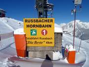 Signalisation sur les pistes dans la région de ski de Dachstein West