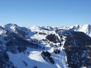 Vue sur le Roßkopf et les pistes de ski