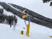 Canon à neige dans le domaine skiable Snow King Mountain