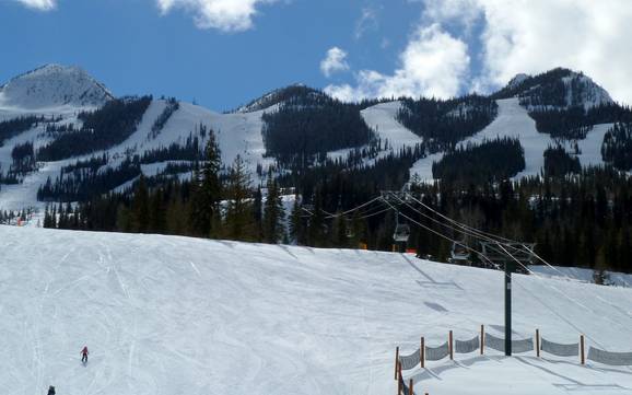 La plus haute gare aval dans le district régional de Columbia-Shuswap – domaine skiable Kicking Horse – Golden