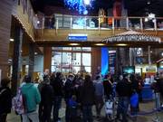 La zone de caisse du hall de ski