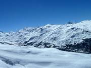 Les guides connaissent d'innombrables possibilités de descentes en hors-piste entre la Pointe de la Masse et Saint Martin.