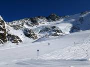 Piste facile et large Nörderjoch avec crevasse glaciaire