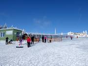 Slalom pour enfants au tapis roulant