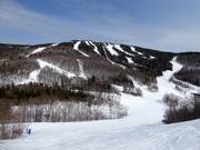 Vue sur les pistes du versant sud du Mont Tremblant