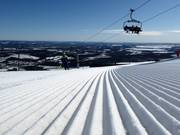 Préparation parfaite des pistes dans le domaine skiable Dundret Lapland