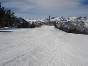 Préparation parfaite des pistes dans le domaine skiable June Mountain