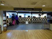 Réception soignée avec caisse pour les forfaits de ski