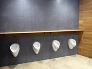 Installations sanitaires très bien entretenues à la station de départ de la télécabine