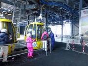 À la télécabine, une assistance est proposée lors de l’embarquement.