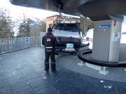 Au départ de la station, le personnel accueillant est présent.