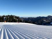 Pistes fraîchement préparées dans le domaine skiable Kasberg