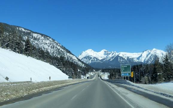 Chaînon Sawback: Accès aux domaines skiables et parkings – Accès, parking Mt. Norquay – Banff