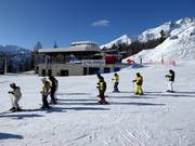 Cours de ski pour enfants dans la station de ski Pejo