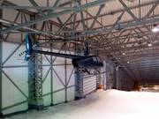 Modèle d’hélicoptère dans le hall de ski