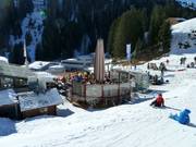 Bar à parasols à la station inférieure Ugabahn