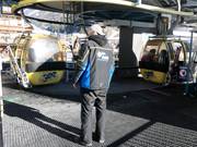 Personnel attentif à la station de vallée