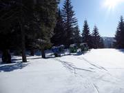 Les canons à neige attendent leur prochaine utilisation.