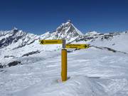 Signalisation claire devant le Matterhorn