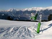Canon à neige sur la piste Sportabfahrt