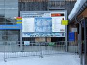 Grand panneau d'information à la station de vallée