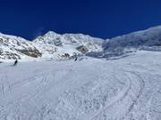 Piste de glacier rouge de difficulté moyenne