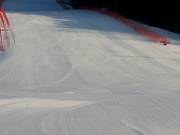 Piste parfaitement préparée dans la zone d'arrivée de la descente Kandahar