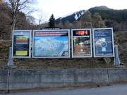 Panneaux d'information détaillés à la station de vallée