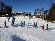 Cours de ski pour enfants dans le domaine skiable de Lavarone