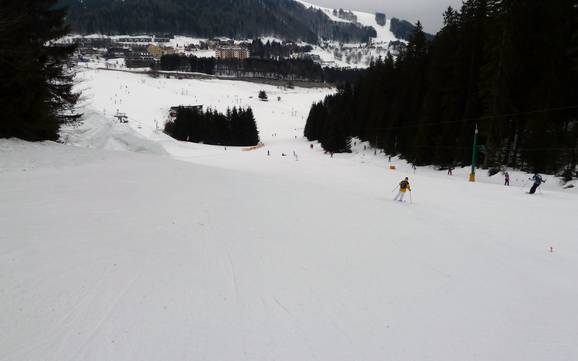 Skier dans les monts Staré Hory