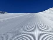 Piste fraîchement préparée dans le domaine skiable Schwemmalm