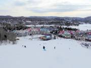 Vue sur les hébergements au bord des pistes