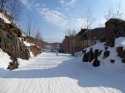 La piste facile Nansen Bas mène jusqu'au village dans la vallée.
