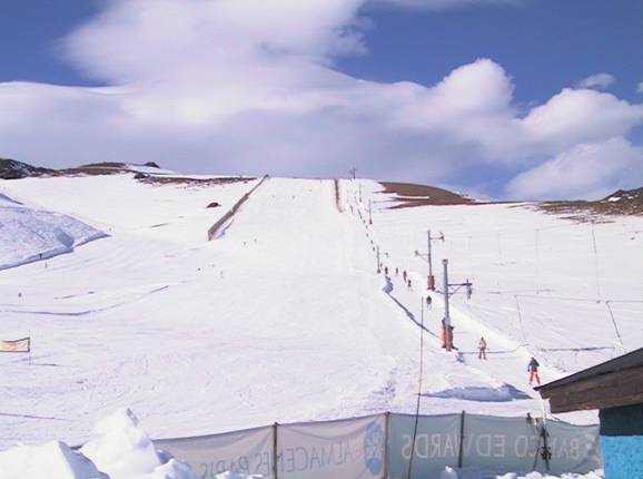 Vue sur la large piste