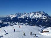 Magnifique vue depuis le domaine skiable de St. Johann in Tirol sur le Wilder Kaiser