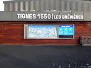 Plan des pistes avec informations numériques à la station de vallée