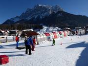 Förderband Skischule - Tapis roulant/Moving Carpet recouvert d’une galerie