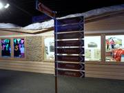 Panneaux indicateurs dans le hall de ski