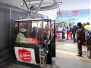 Le personnel est présent lors de l’embarquement à la télécabine.