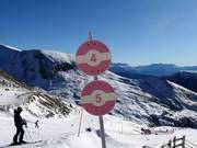 Balisage des pistes dans le domaine skiable Meran 2000