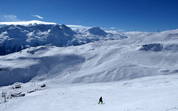 Skier près de St. Moritz-Dorf