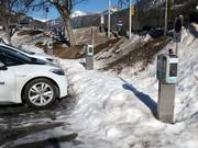 Borne de recharge électrique à la station de vallée