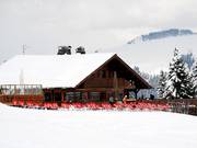 À 1650 mètres d'altitude, au sommet du Mont Lachat, se trouve le restaurant La Belle Metairie.