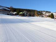Piste parfaitement préparée dans le domaine skiable de Zieleniec